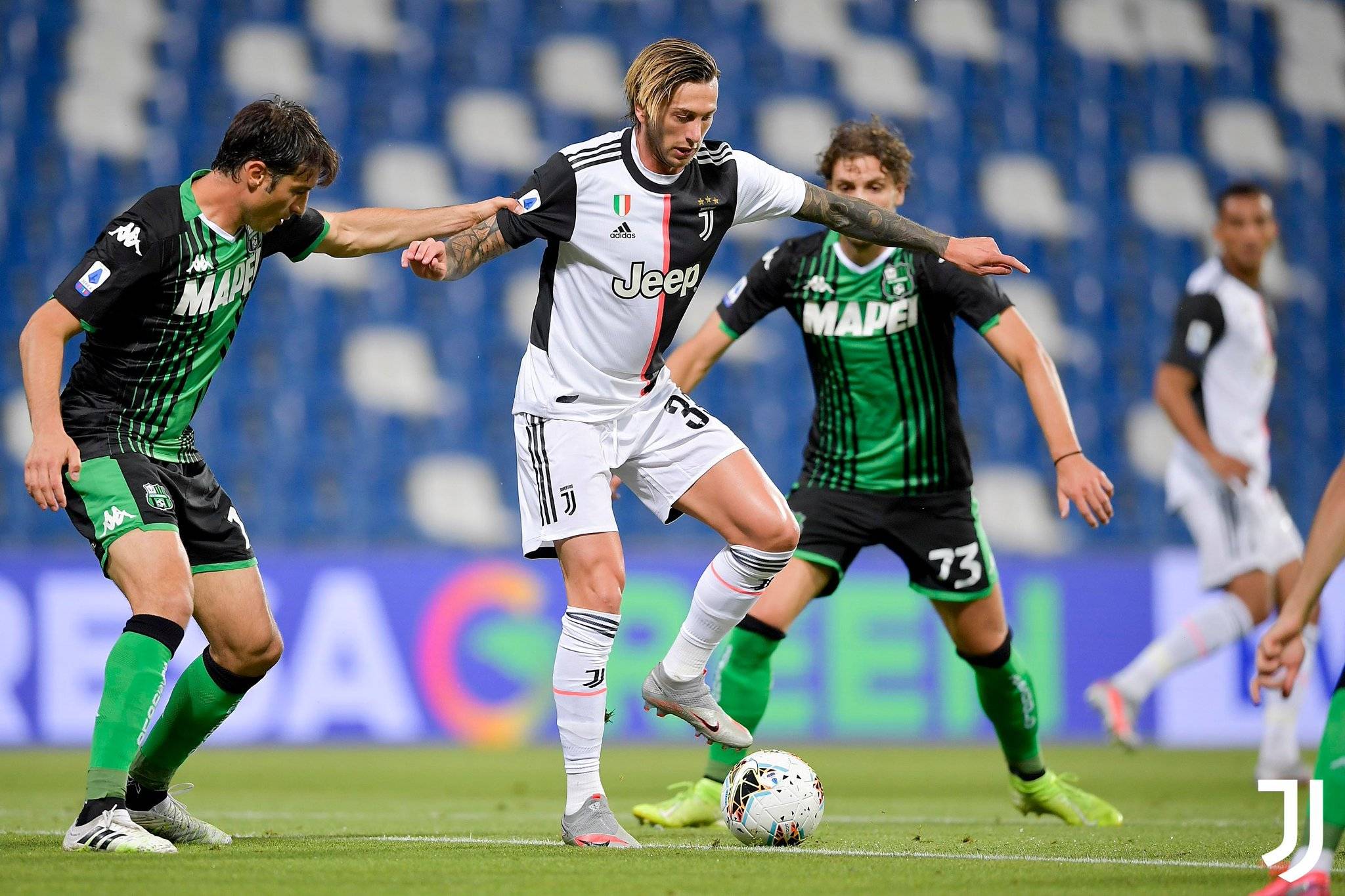 欧宝官网-风云突变波尔图关键时刻官宣签约国际比赛日拉齐奥调整名单以备欧篮联，媒体一致点评：阿森纳围绕亚冠造点机会 